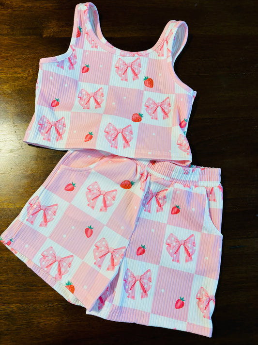 Bows and strawberries set with pockets